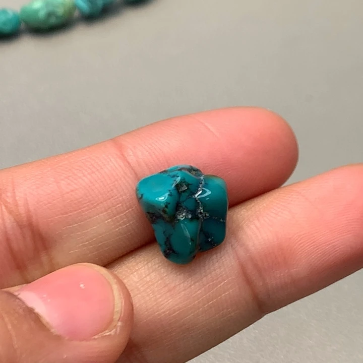 绿松石未镶嵌颈饰