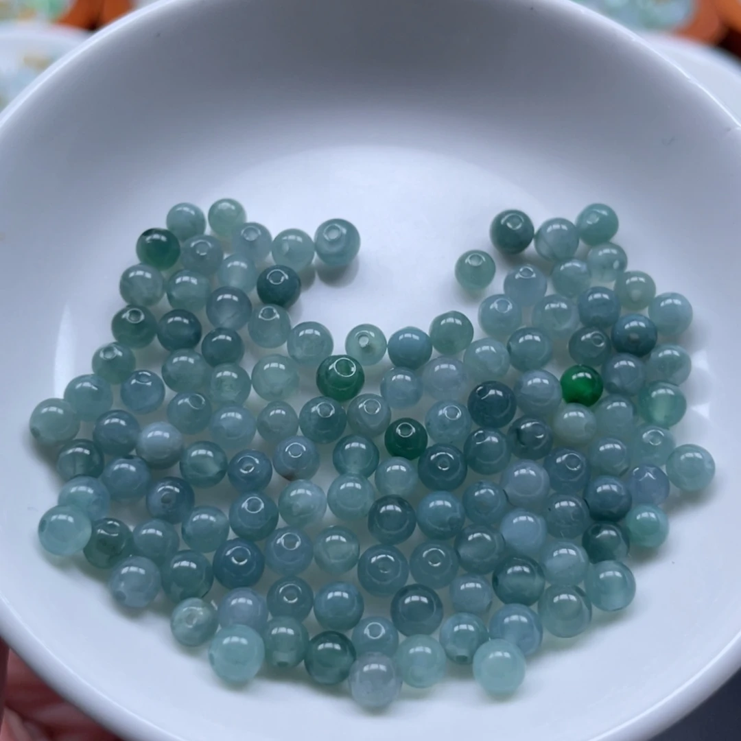翡翠散珠冰蓝圆珠125颗，卡4