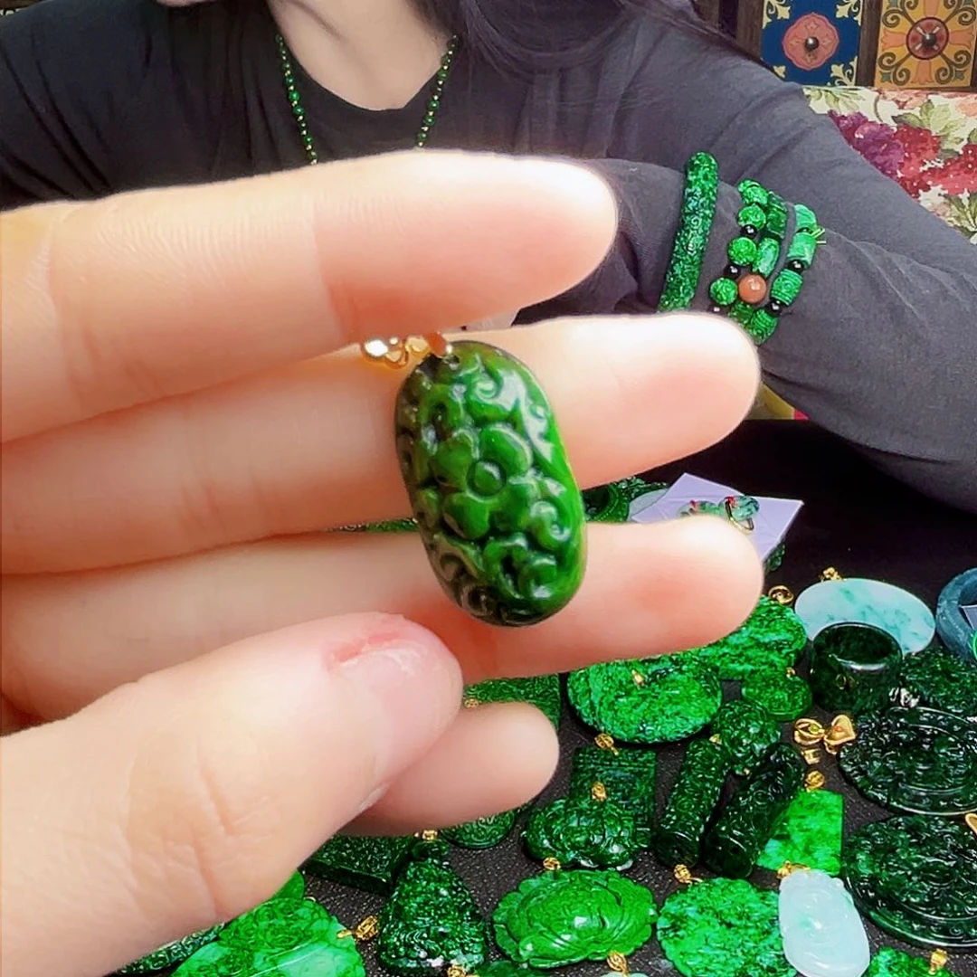 颈饰未镶嵌翡翠多样性