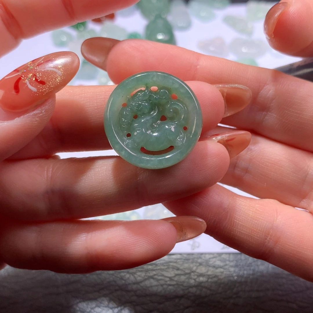 翡翠颈饰未镶嵌裸石