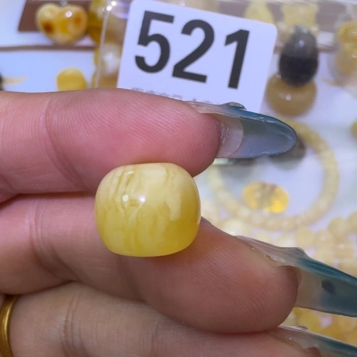 裸石琥珀未镶嵌13.8×11.6微微瑕