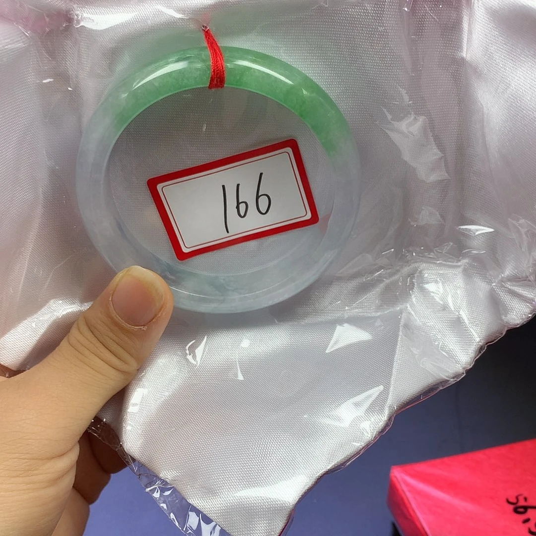 柠***l未镶嵌手镯翡翠166