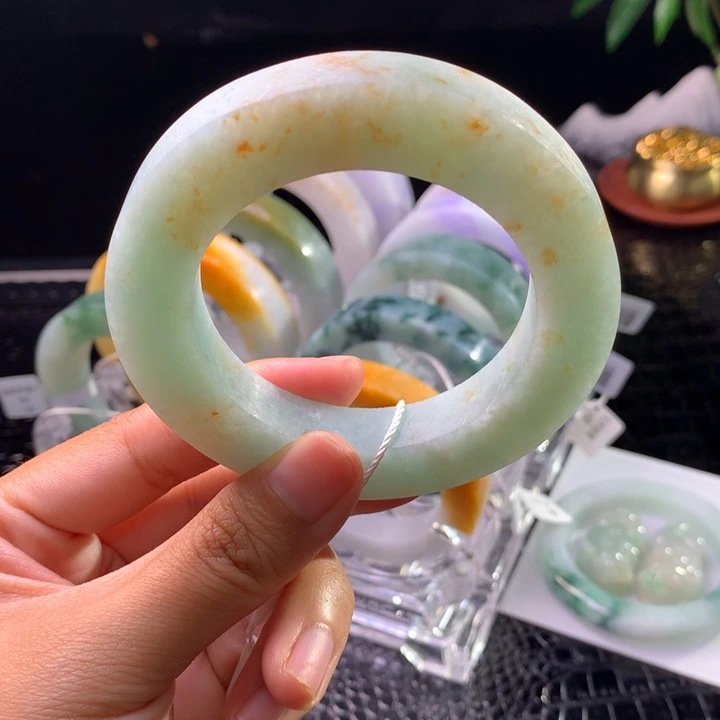 定制翡翠未镶嵌手镯