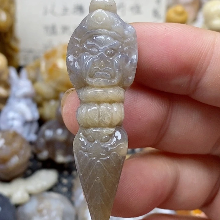 颈饰未镶嵌硅化珊瑚（珊瑚玉）