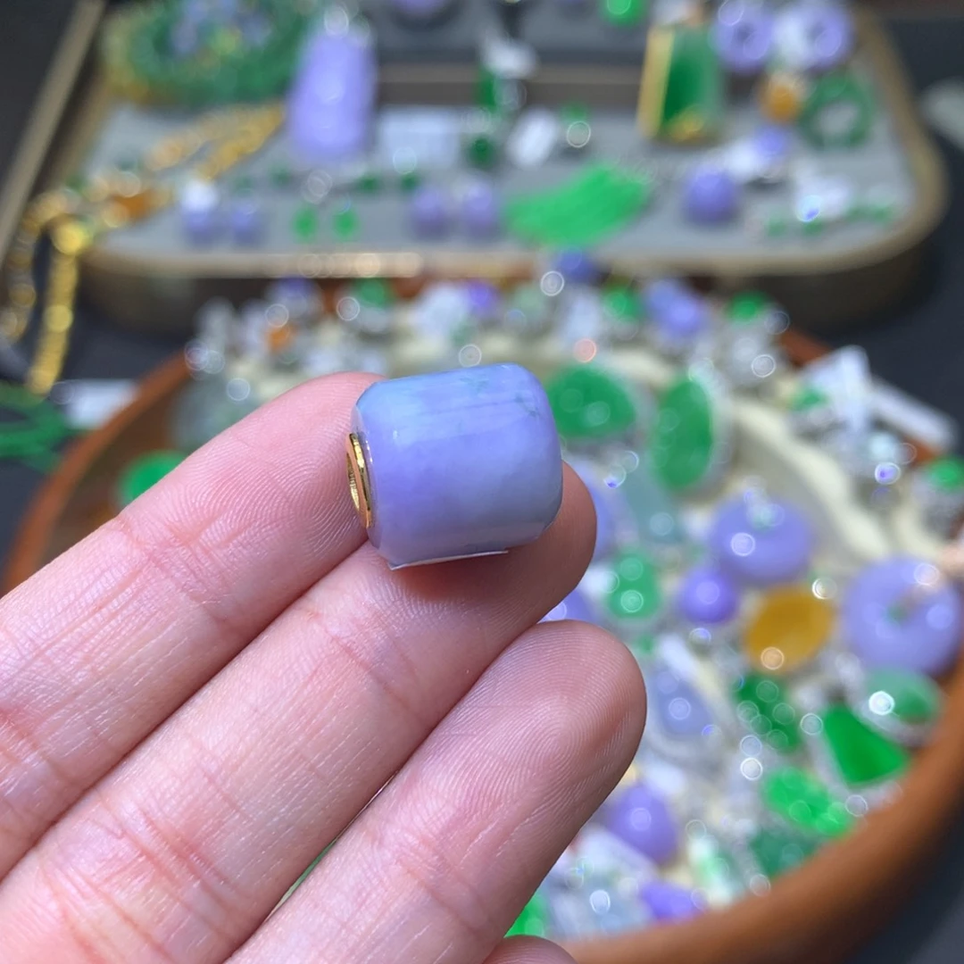 颈饰18K金镶嵌翡翠