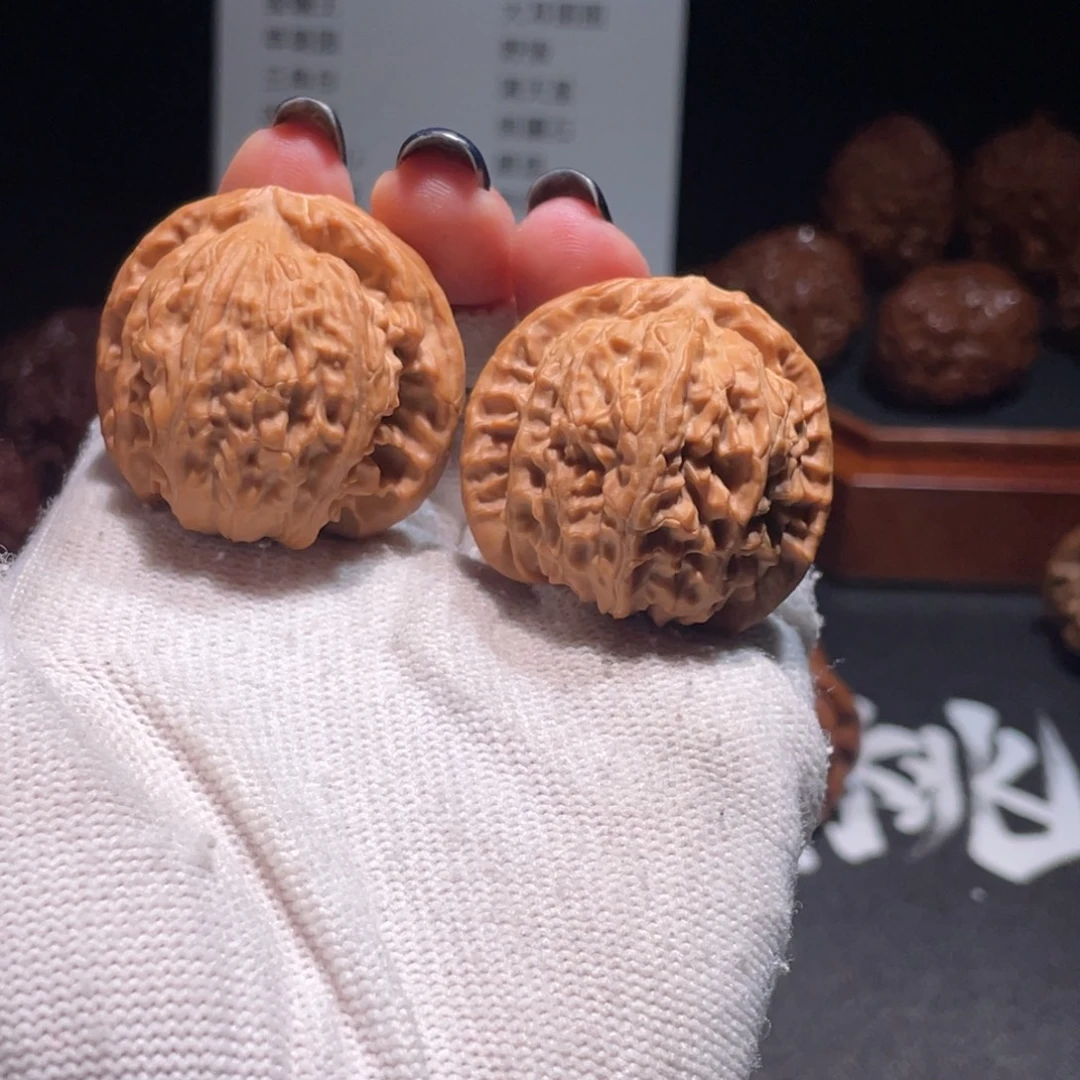 文玩核桃吊坠36.35白狮子3748
