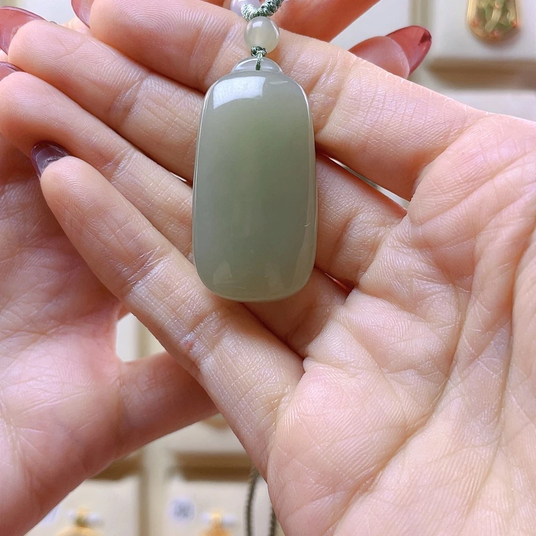 和田玉吊坠(赠链)未镶嵌