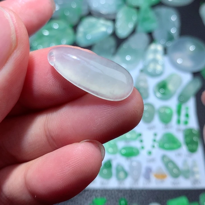 翡翠颈饰未镶嵌福瓜