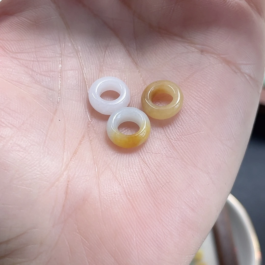 毛****翡翠未镶嵌颈饰甜甜圈