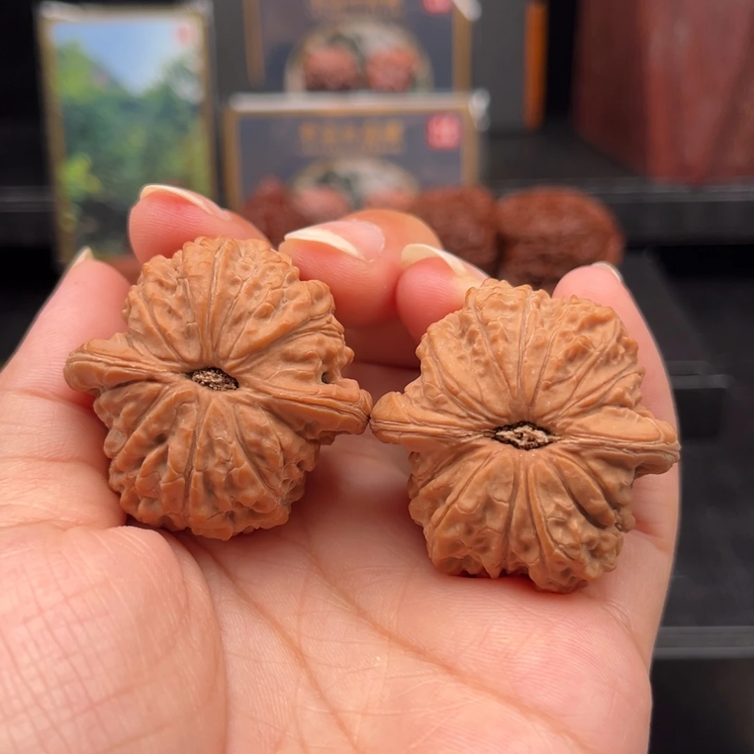 【闪购商品】吊坠文玩核桃原树血麒麟38