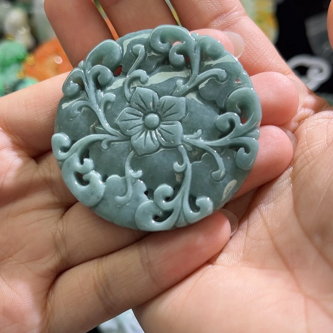 翡翠未镶嵌颈饰待编织