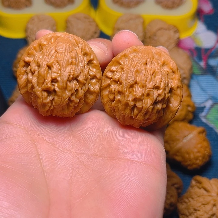 文玩核桃吊坠大红袍