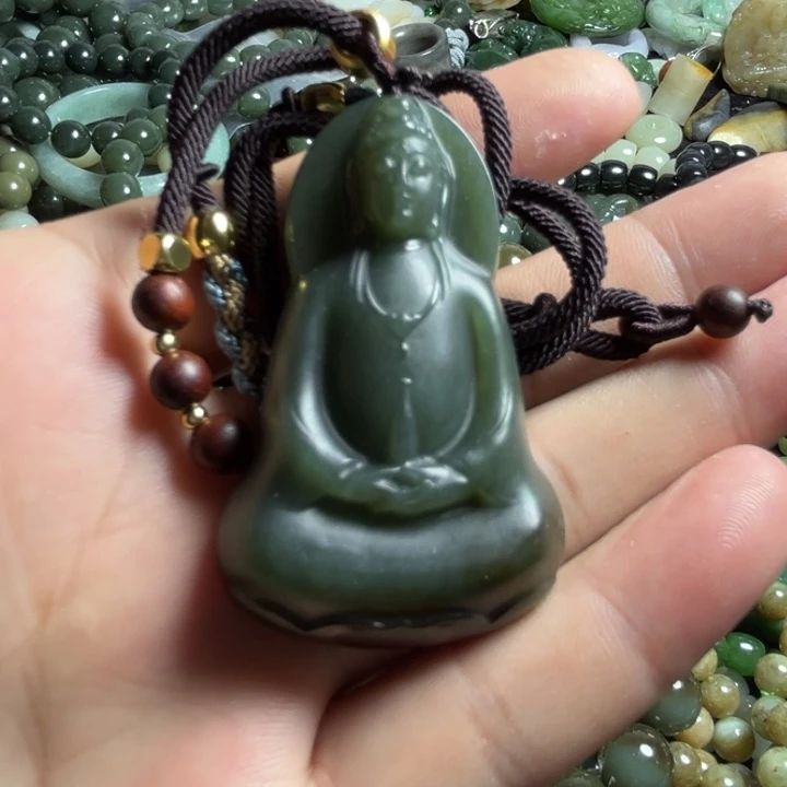 和田玉未镶嵌颈饰吱**嘎