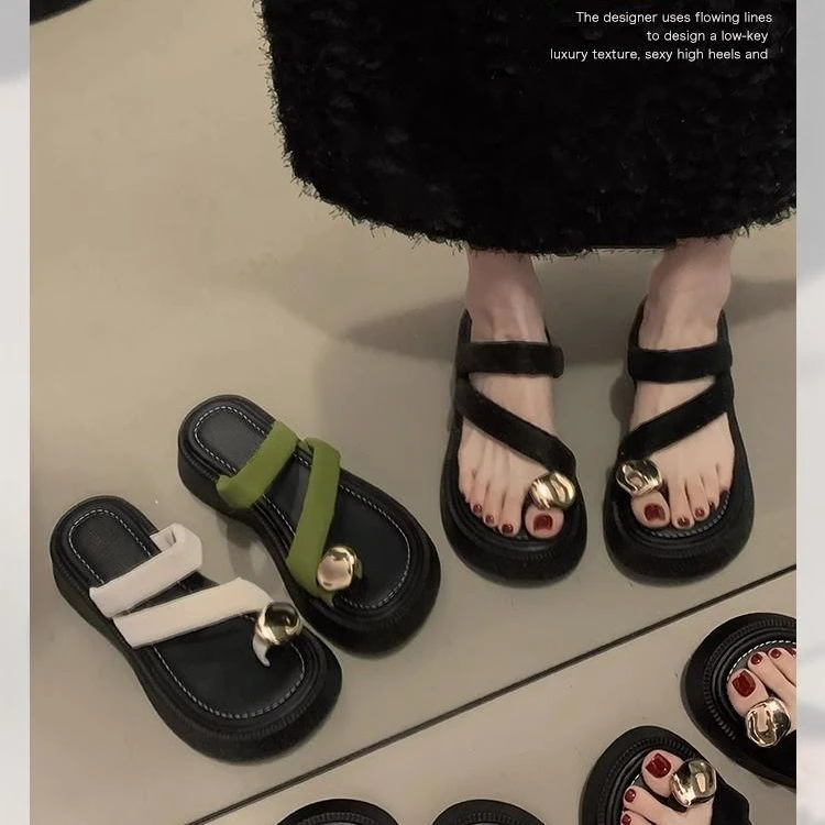 套趾拖鞋女士2025年夏天新款时尚百搭金属厚底舒适休闲夹脚凉拖鞋
