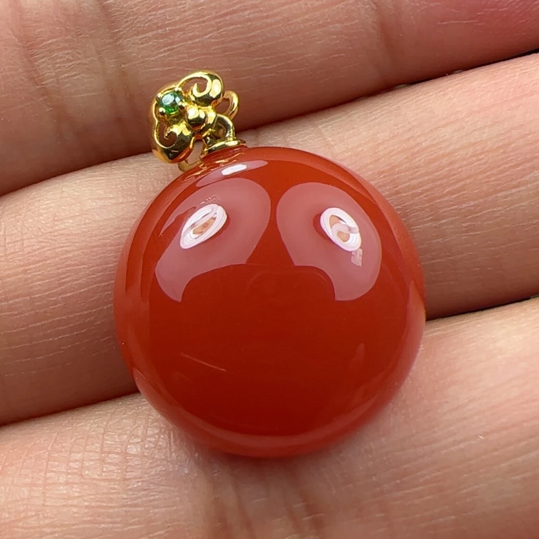 18K金镶嵌吊坠南红玛瑙