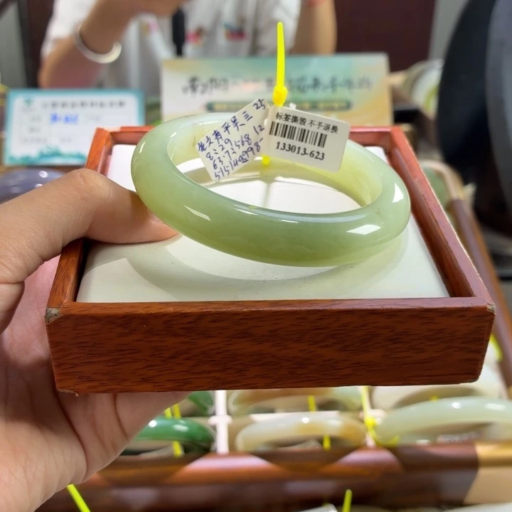 未镶嵌手镯和田玉新疆翠56+链接50