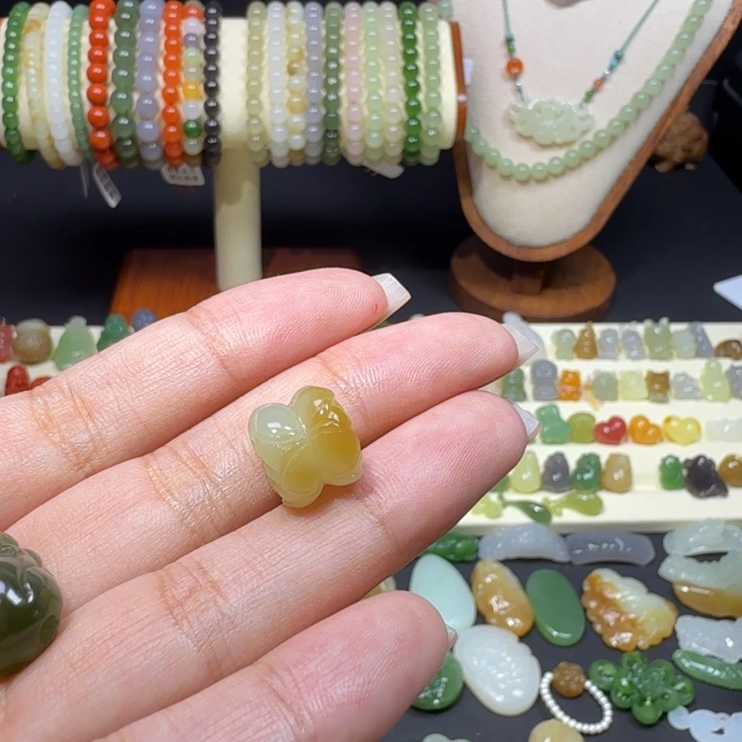 和田玉未镶嵌珠宝奇石糖白并蒂莲