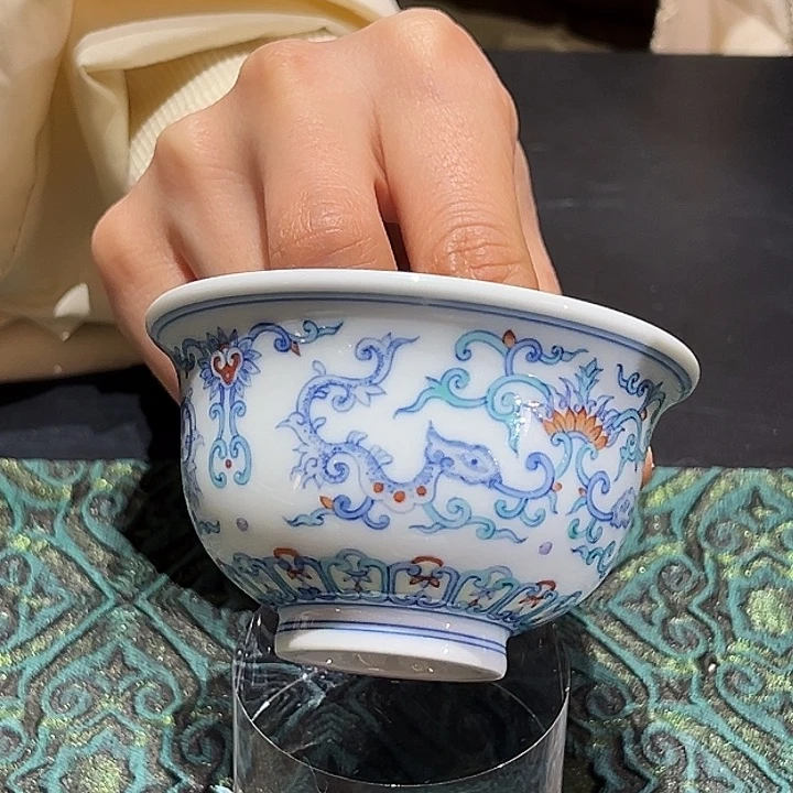 鸣古堂老派斗彩龙纹压手