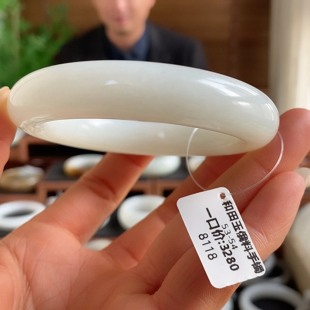 和田玉未镶嵌手镯8118