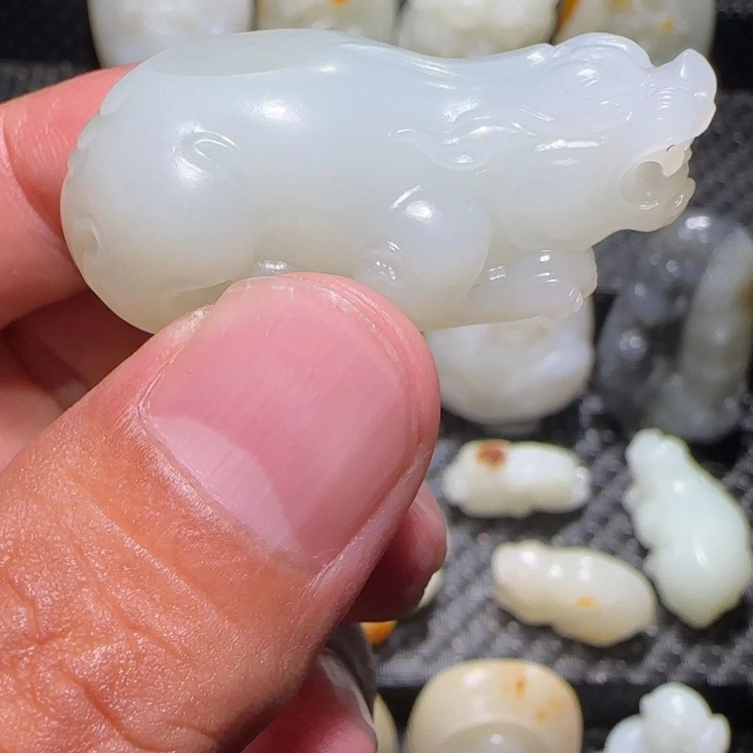 阳***羊颈饰未镶嵌和田玉