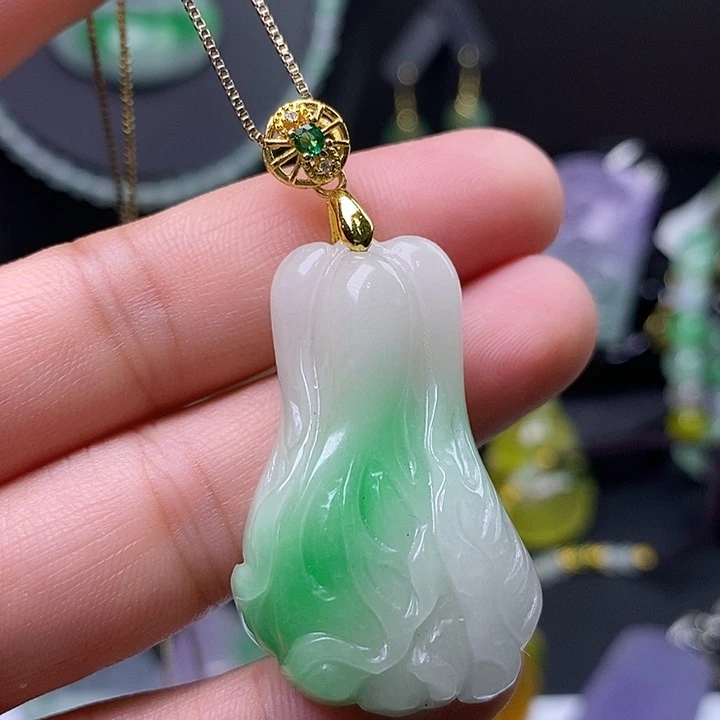 翡翠未镶嵌吊坠(赠链)