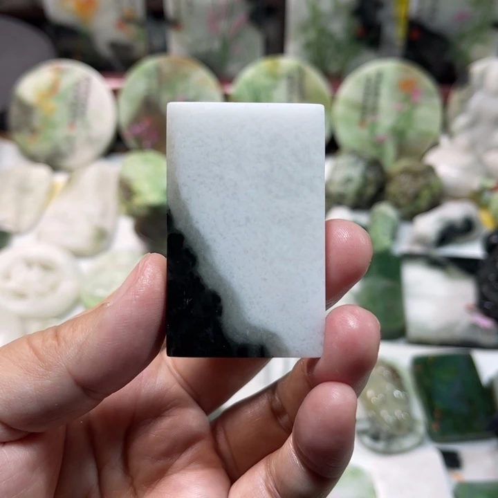 独山玉未镶嵌颈饰