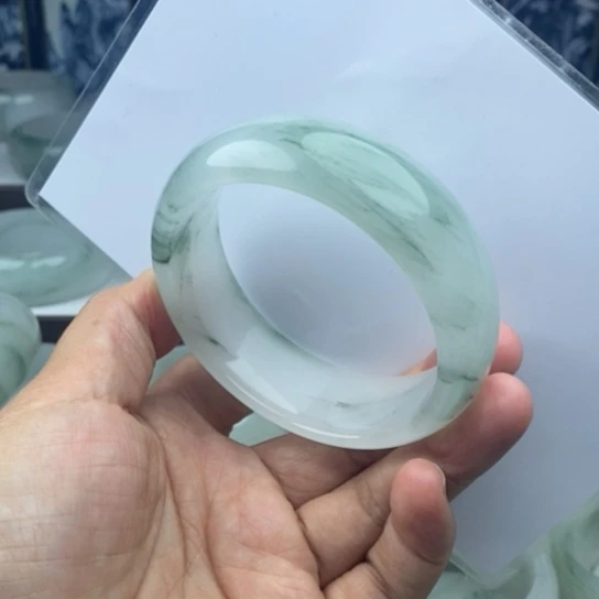 文***》石英质玉（金丝玉）未镶嵌手镯