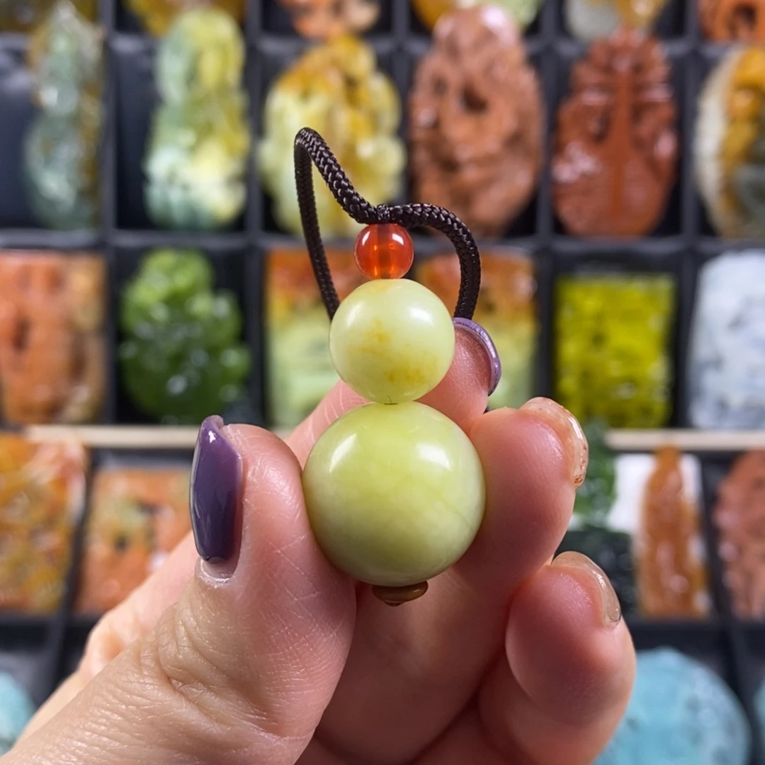 蛇纹石玉颈饰合金