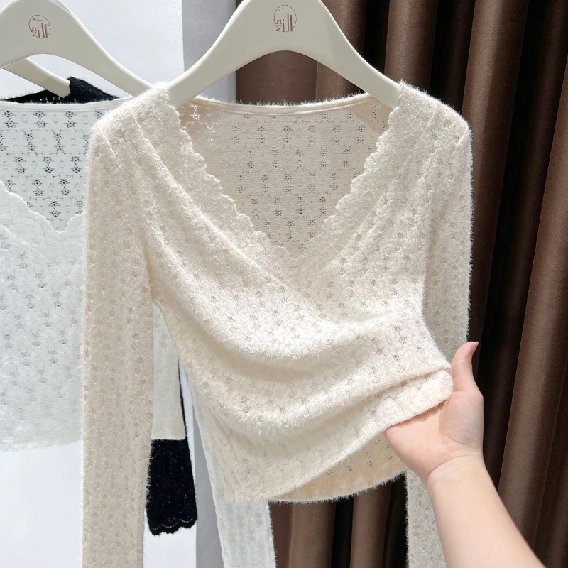 气质温婉花纹蕾丝小众打底衫2025秋季新款波浪边V领女士磨毛上衣