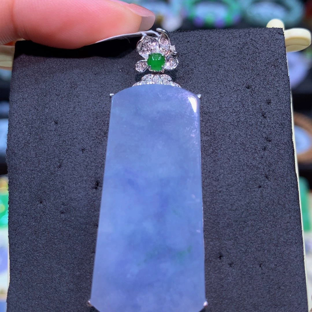 翡翠18K金镶嵌颈饰翡翠