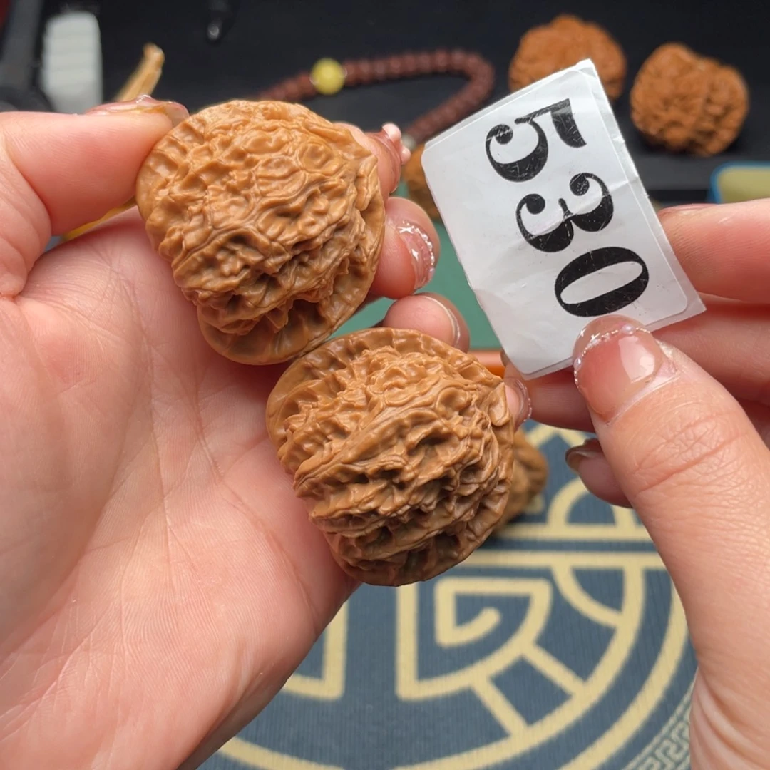 文玩核桃吊坠40.8全品三角白530号