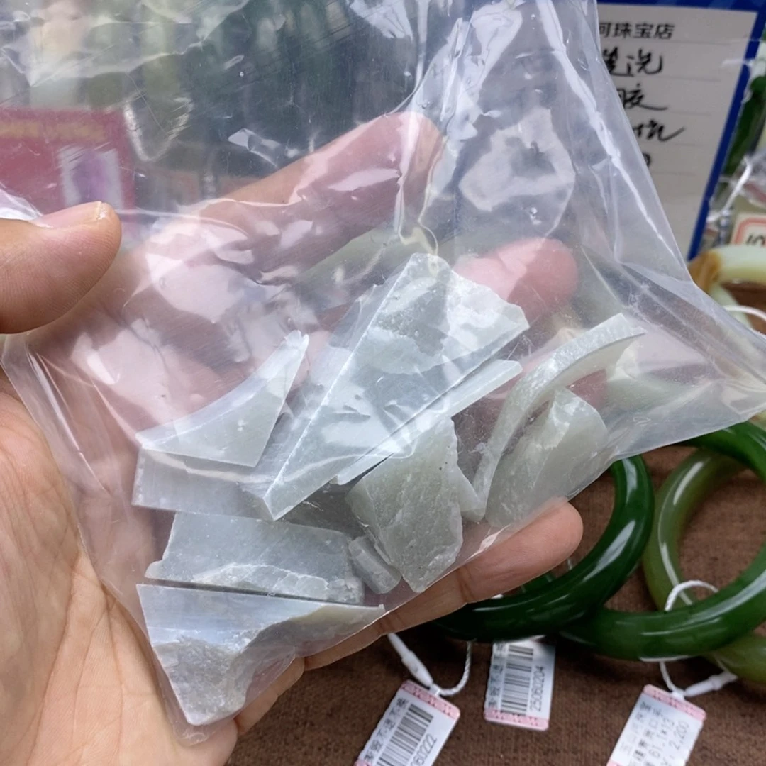 和田玉手镯未镶嵌满*