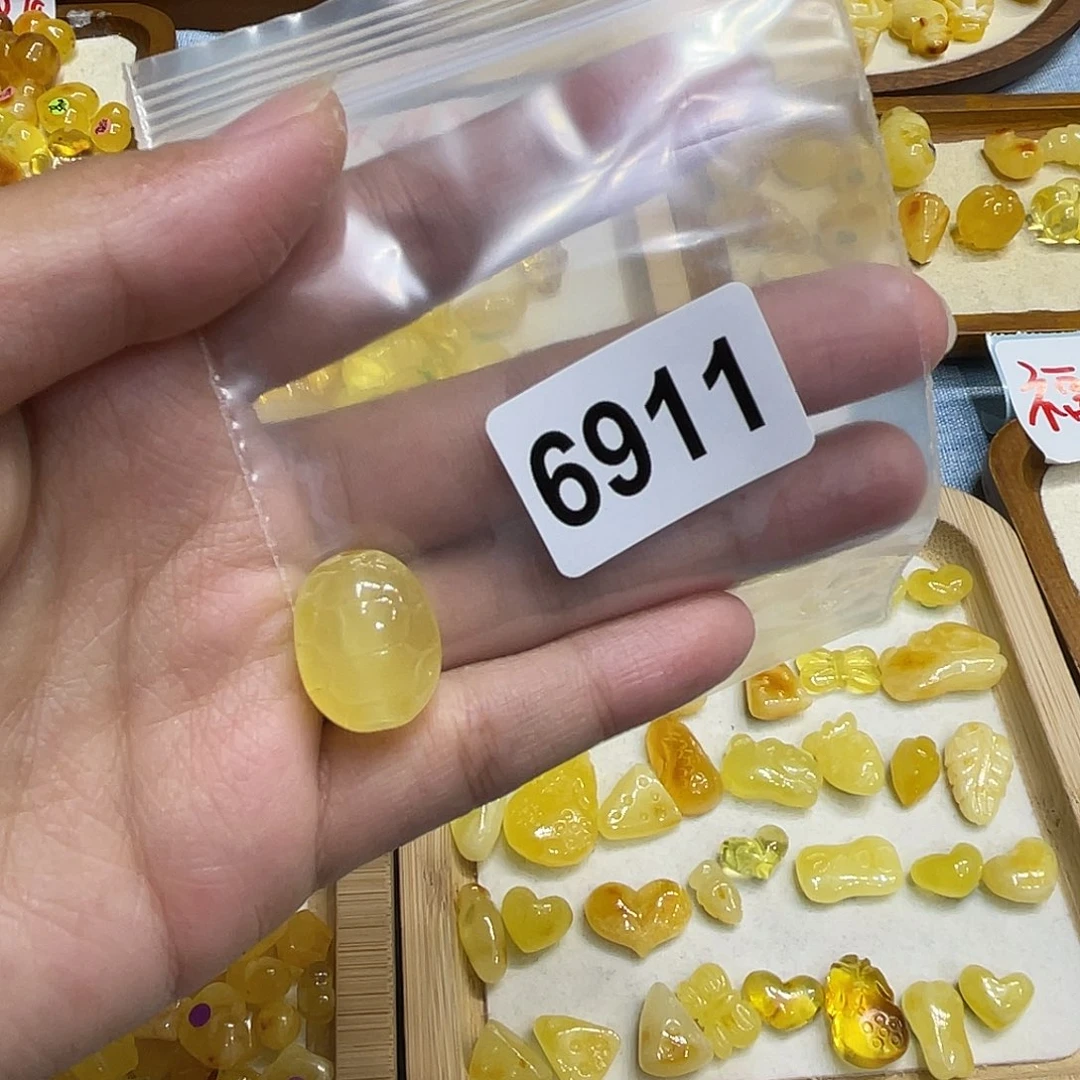 琥珀未镶嵌珠宝奇石