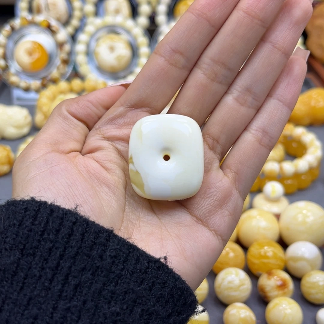 琥珀未镶嵌手串……