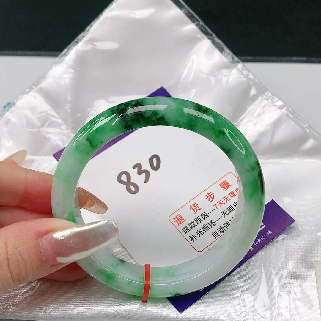 翡翠手镯未镶嵌翡翠手镯