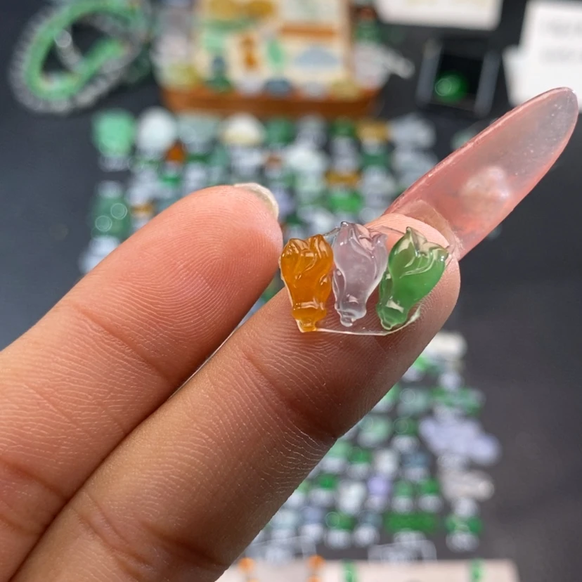 【闪购商品】翡翠挂件未镶嵌兰花