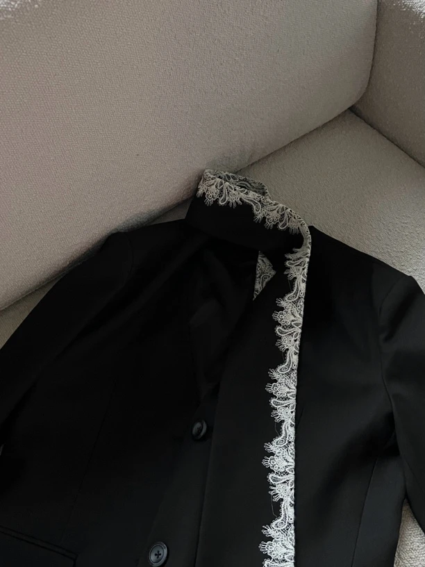 whoskongxx·摩登女绅士蕾丝领黑色西服外套（干洗）
