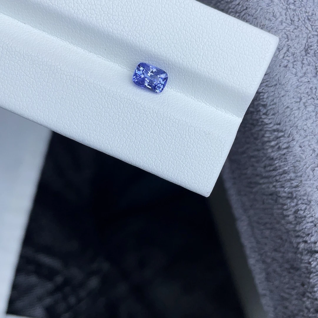蓝宝石裸石1.1Ct。