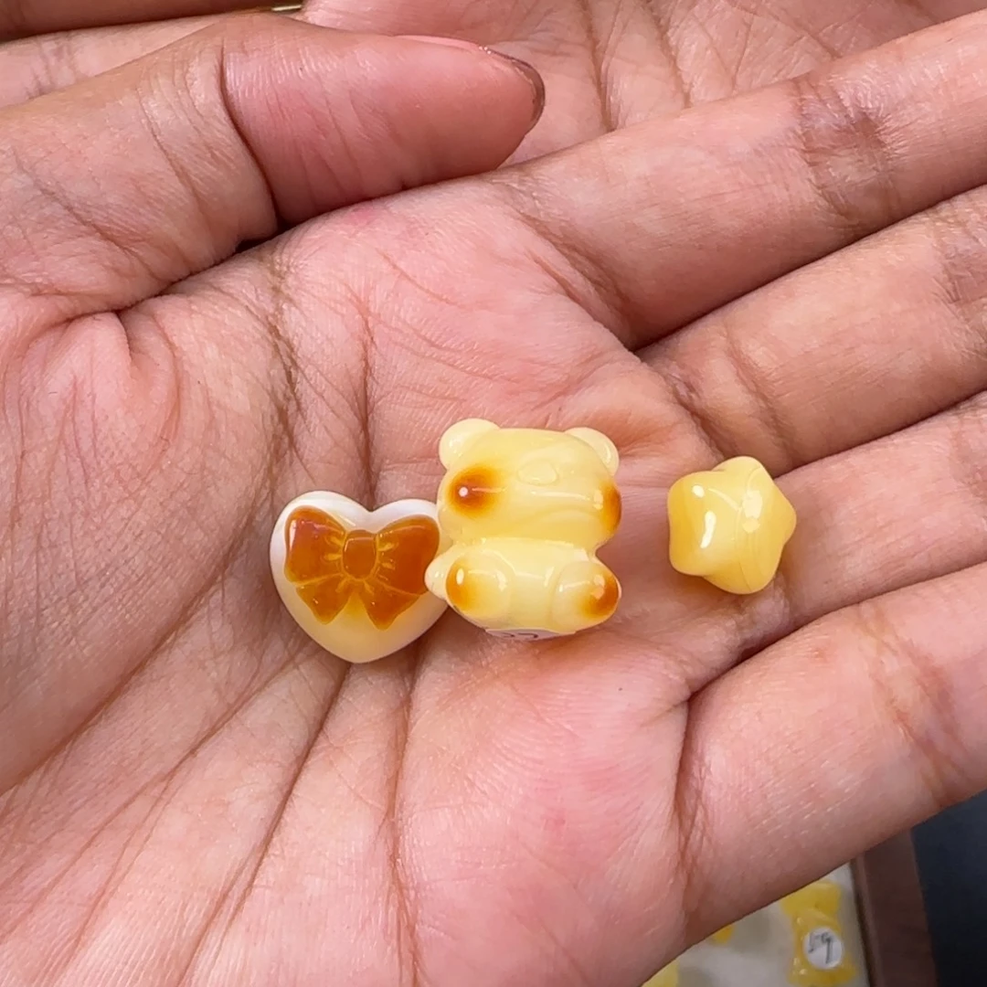 琥珀未镶嵌颈饰琥珀