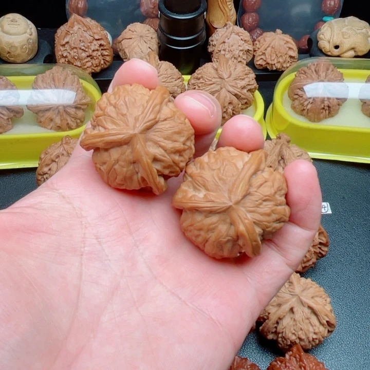 文玩核桃把件石门三棱39×38×38