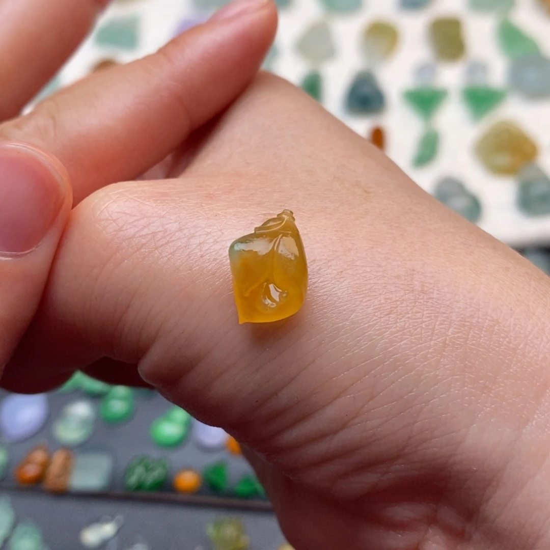 定制翡翠未镶嵌玉兰花