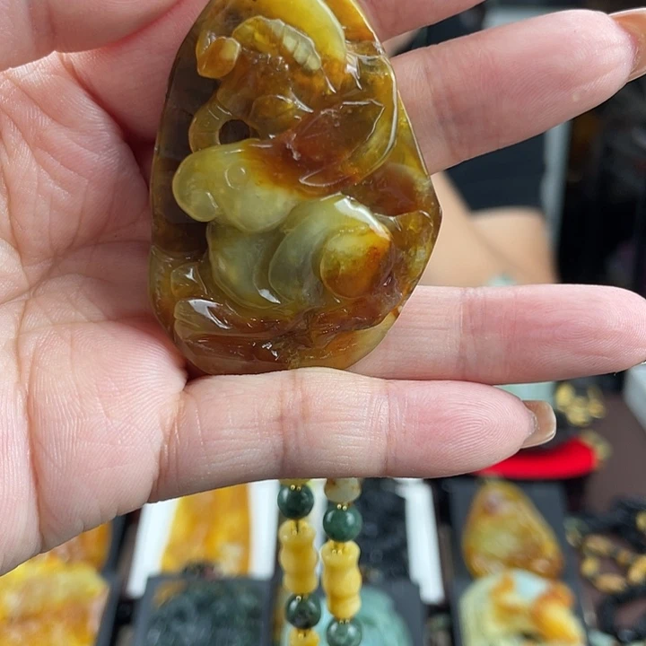 蛇纹石玉未镶嵌颈饰