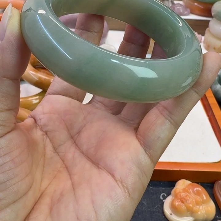 石英岩玉未镶嵌手镯