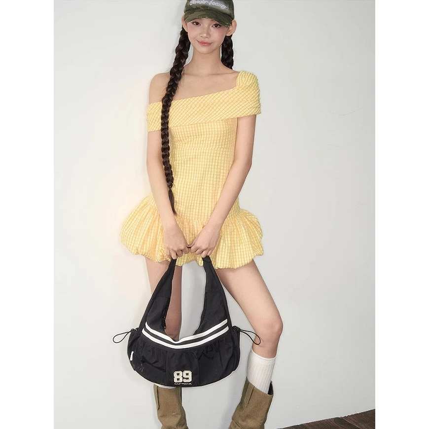 斜肩黄色格纹立体花苞肌理感A字松紧收腰连衣裙