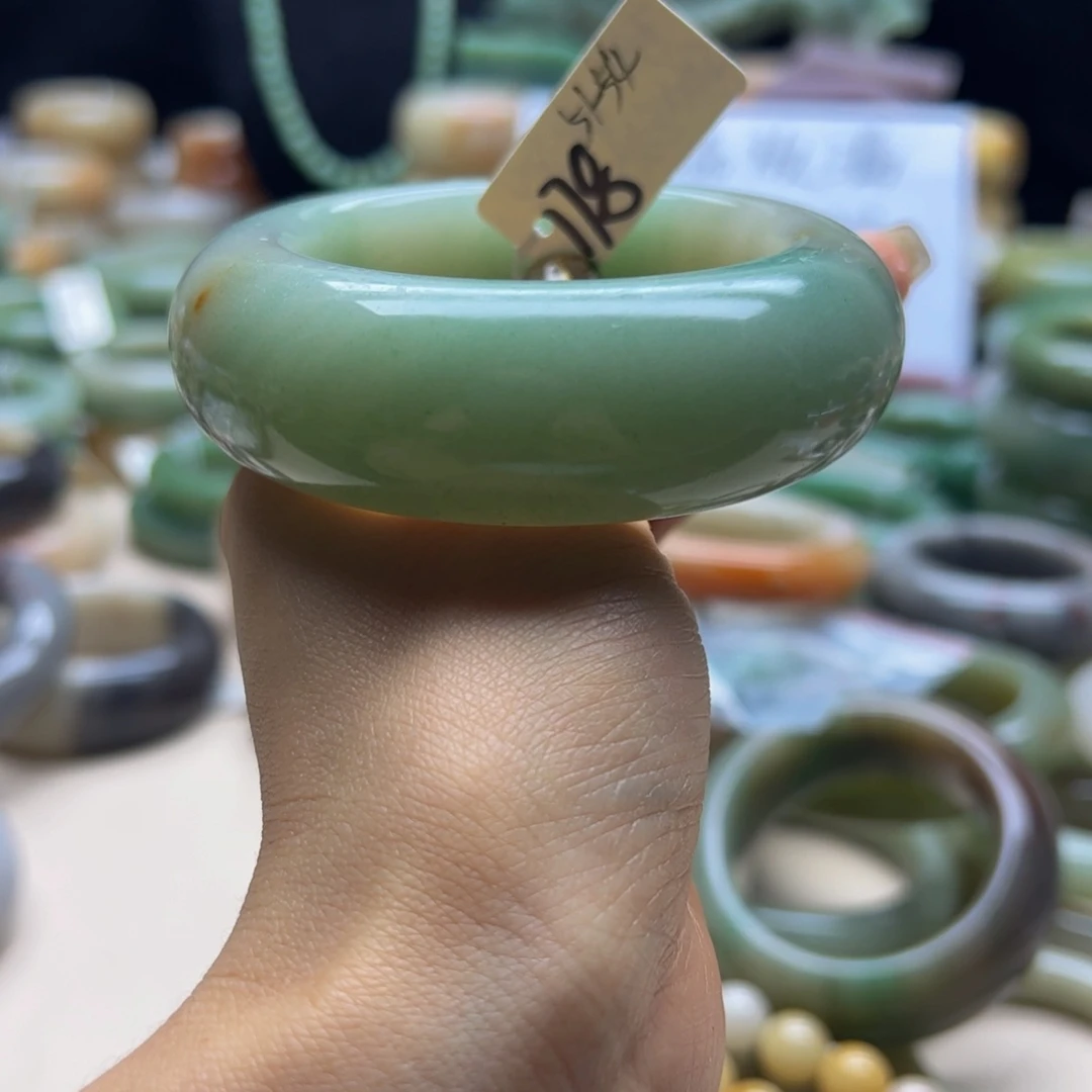 石英岩玉手镯未镶嵌