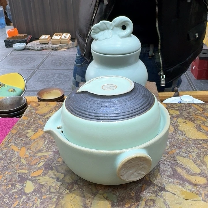 汝瓷壶一个，瓷。。品茗