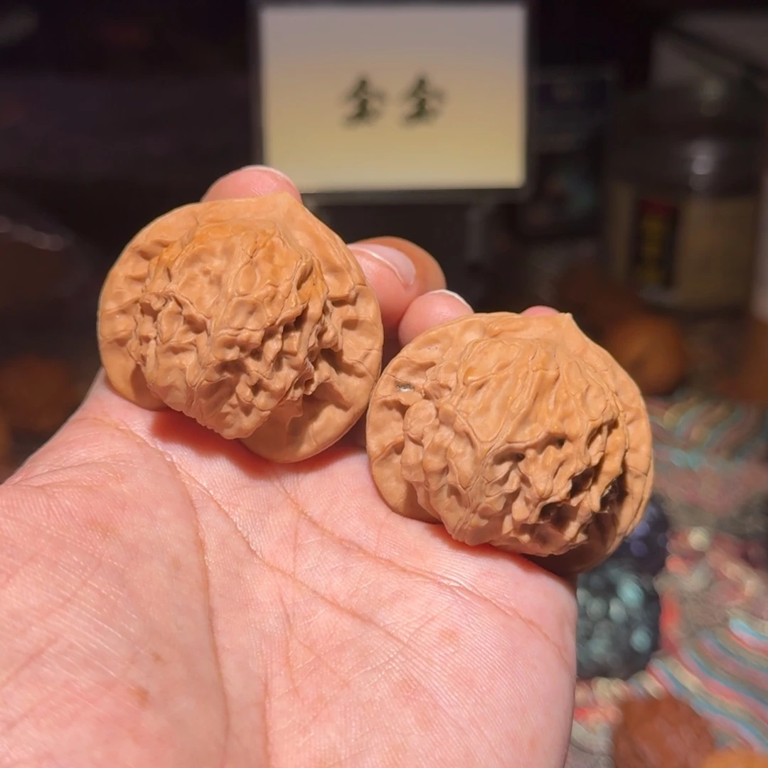 文玩核桃把件2006图图，尺寸44 41 38