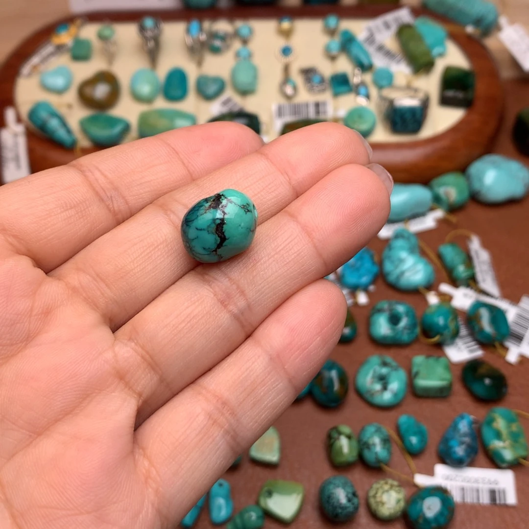 C***士绿松石未镶嵌珠宝奇石