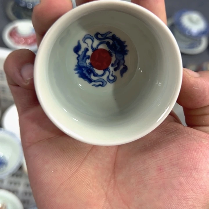 釉里红缠枝莲小客杯