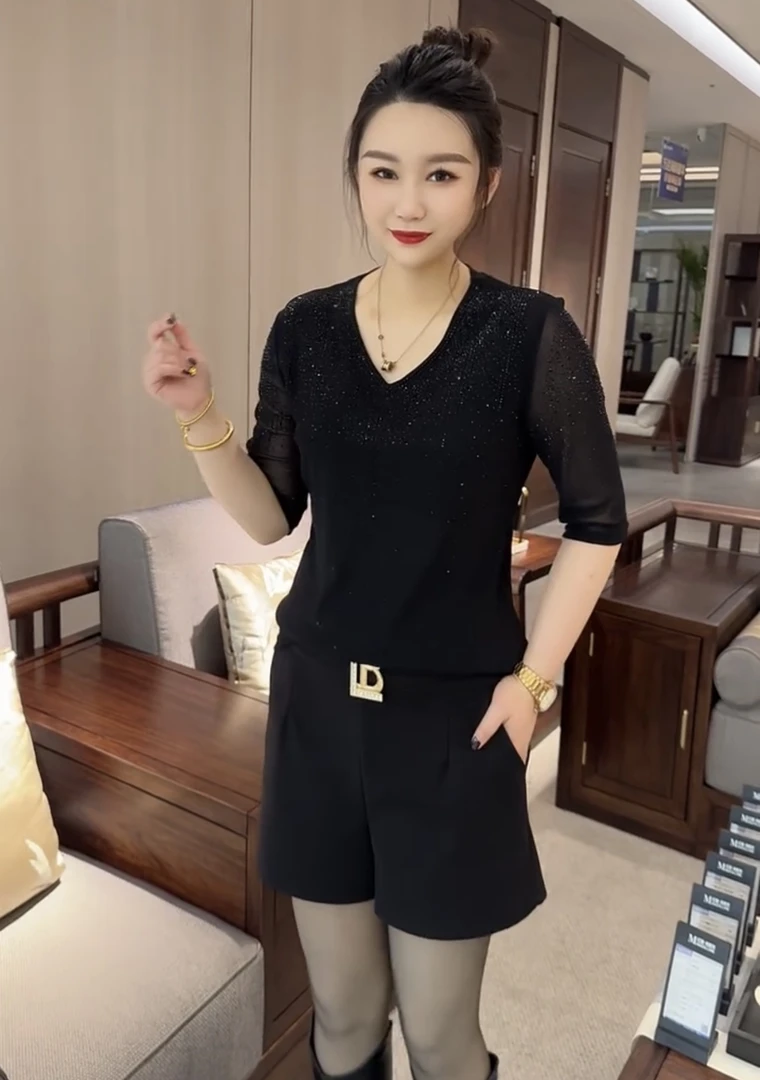 中袖春夏气质重工烫钻减龄打底衫百搭显瘦时尚洋气V领T恤上衣